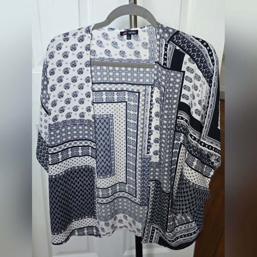 Michele Black and White Paisley Kimono